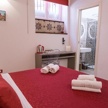 Barlaman Luxury Rooms Palermo Bagian luar foto