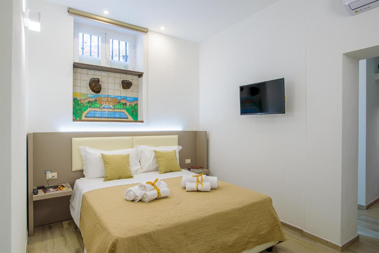 Barlaman Luxury Rooms Palermo Bagian luar foto